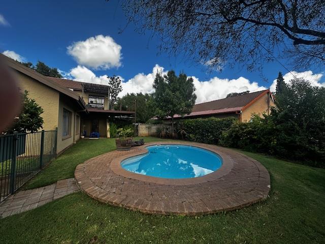 6 Bedroom Property for Sale in Pellissier Free State